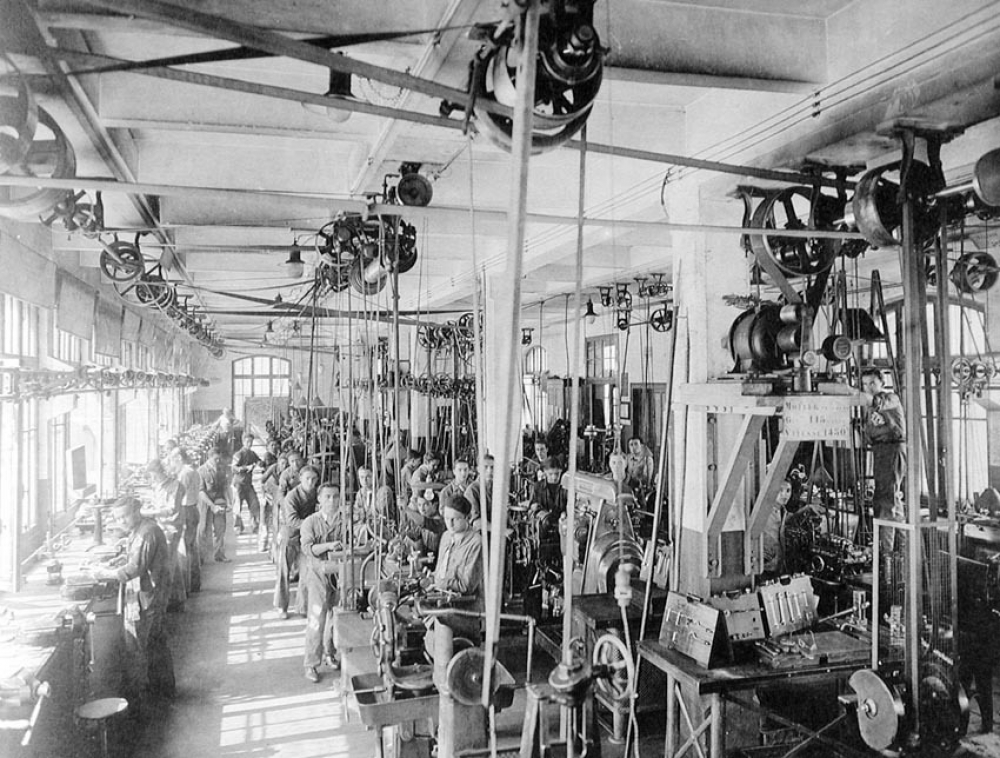 Ecole Nationale d'Horlogerie. Petite Mécanique - Électricité. Ecole Primaire Supérieure Préparatoire. Cluses (Haute-Savoie). 1937.