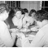 Lycée de jeunes filles de Saint-Germain-en-Laye : réfectoire