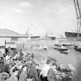 Voyage scolaire de fin d'année : Classe de garçons de Corbeil : Le Havre : Port