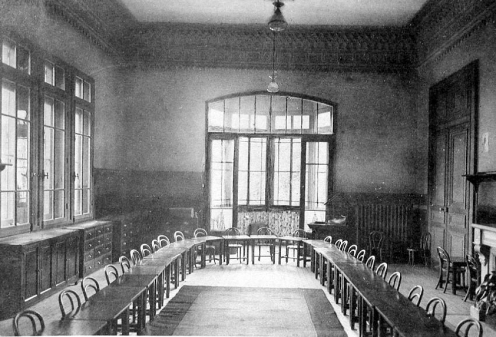 Petit Lycée de Jeunes Filles d'Alger. Mustapha-Supérieur. (Algérie).