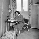 Collège d'enseignement technique pour jeunes filles. La chambre de la maîtresse d'internat.