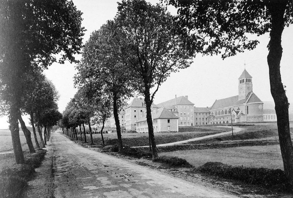 Collège Episcopal Saint-Augustin. Bitche (Moselle). 1933-1934.