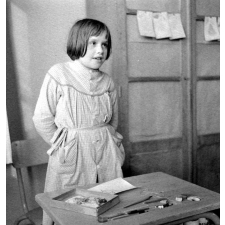 Ecole primaire, Nancy : une élève dans la classe.