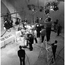 Enseignement audiovisuel : le plateau d'enregistrement d'une émission.