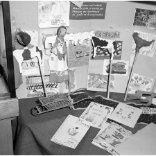 I.P.N. : exposition, Coopératives scolaires : travaux d'élèves.