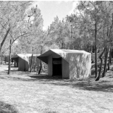 Ligue française de l'Enseignement : camp familial de vacances, les tentes de camping