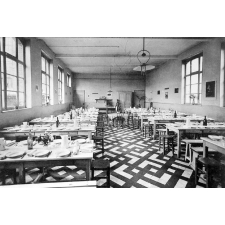 Ecole Primaire Supérieure de Jeunes Filles. Avesnes. 1932-1933. 