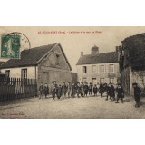 Le Bus-St-Rémy (Eure) - La Mairie et la cour de l'Ecole.