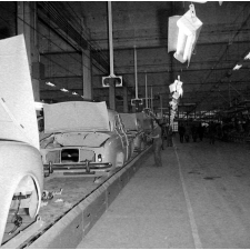 Régie Renault : la chaîne de montage des Dauphines