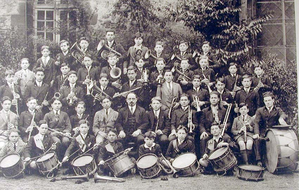 Souvenir des Noces de Diamant du Pensionnat Saint-Gilles - Moulins (Allier) Octobre 1853 - 20 Mai 1928.