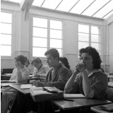 Lycée-pilote mixte de Montgeron. Des élèves de classe de première pendant un cours.