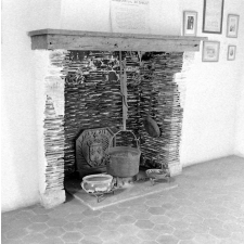 Exposition Jean-Jacques Rousseau : un domicile de l'auteur. La cheminée.