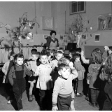 Ecole maternelle à Paris : mime sur un thème musical