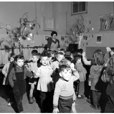 Ecole maternelle à Paris : mime sur un thème musical