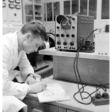 Lycée technique d'Etat : la section électricité. L'étude sur l'oscilloscope.