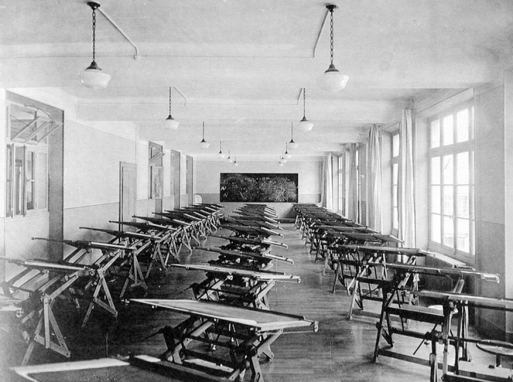 Ecole Nationale d'Horlogerie. Petite Mécanique - Électricité. Ecole Primaire Supérieure Préparatoire. Cluses (Haute-Savoie). 1937.