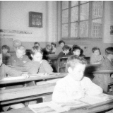 Ecole primaire de plein air : la classe réfléchit : l'interrogation