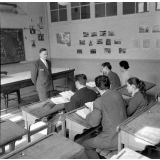 Cours secondaire : la classe pendant un cours.