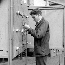 Lycée technique d'Etat : la section électricité. Exercice de dépannage sur tableau.