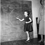 Cours d'art Martenot, château de la Guette : étude de la courbe, le cercle