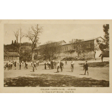 Collège Sainte-Croix - Le Mans - 8 - Cour de 2me Division - côté N.-E.