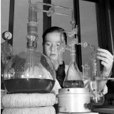 Faculté de sciences : les travaux pratiques en chimie.
