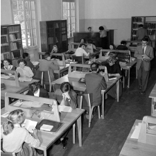 I.P.N. : salle de lecture de la nouvelle bibliothèque