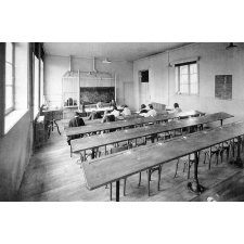 Lycée de Jeunes Filles - Roannne. Album du Cinquantenaire. 1933.