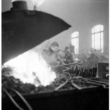 Lycée technique d'Etat : la section forge. Le chauffage des pièces.