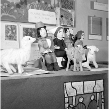 I.P.N. : exposition, Coopératives scolaires : travaux d'élèves.