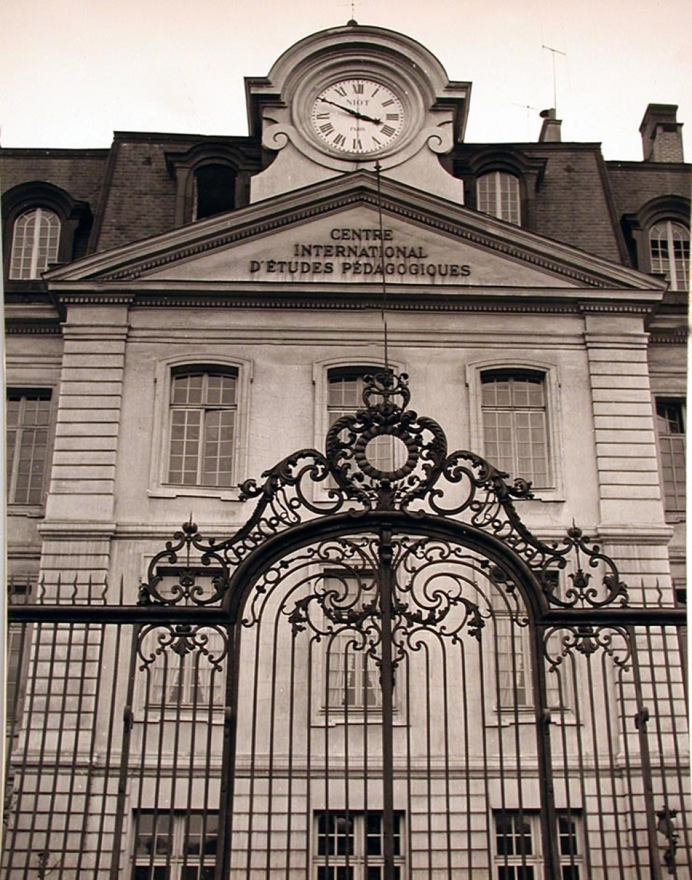 Façade du Centre international d'Etudes pédagogiques.