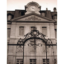 Façade du Centre international d'Etudes pédagogiques.