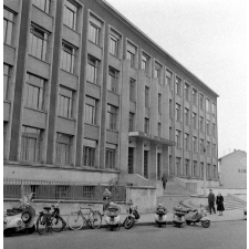 Faculté de pharmacie : la façade principale.