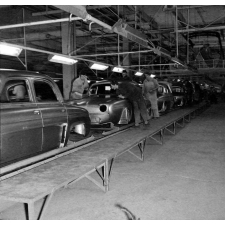 Régie Renault : la chaîne de montage des Dauphines
