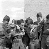 Prytanée de La Flèche : la camaraderie : les jeunes dans la cour