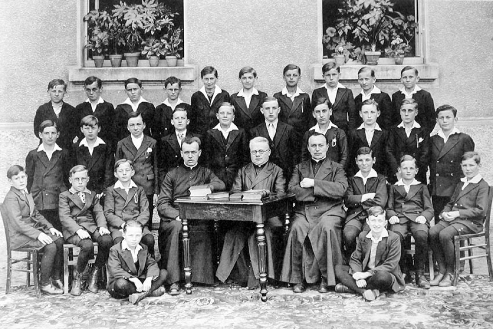 Collège Episcopal Saint-Augustin. Bitche (Moselle). 1933-1934.