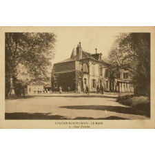 Collège Sainte-Croix - Le Mans - 3 - Cour d'Entrée.