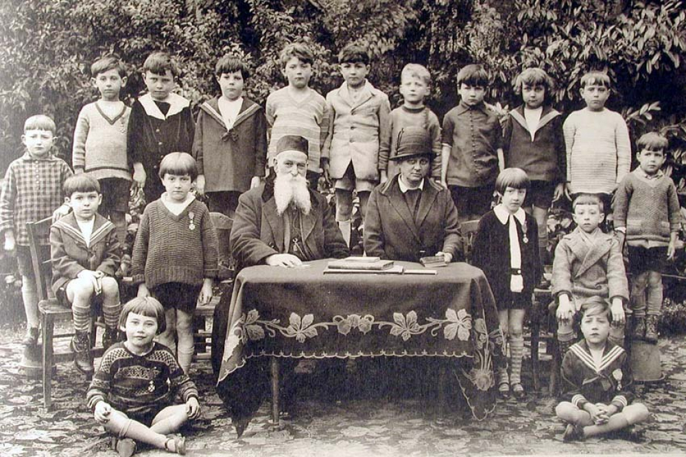 Souvenir des Noces de Diamant du Pensionnat Saint-Gilles - Moulins (Allier) Octobre 1853 - 20 Mai 1928.