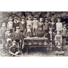 Souvenir des Noces de Diamant du Pensionnat Saint-Gilles - Moulins (Allier) Octobre 1853 - 20 Mai 1928.