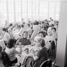 Sanatorium des étudiantes : Vence : Réfectoire : Dessert et café