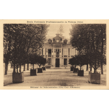 Ecole Nationale Professionnelle de Voiron (Isère) - Bâtiment de l'Administration (Côté cour d'Honneur).