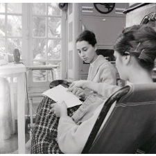 Sanatorium des étudiantes : Vence : Retransmission d'un cours de la faculté : Radiophonie intérieure