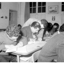 Cours de perfectionnement pour Nord-Africains : l'apprentissage du français 
