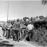 Voyage scolaire de fin d'année : Classe de garçons de Corbeil : Trajet en car : Pause