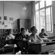Cours secondaire : la classe attentive.