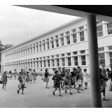 Groupe scolaire du Vigenal à Limoges : cour de récréation