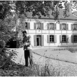 Crucey : L'instituteur du village entretient le parc
