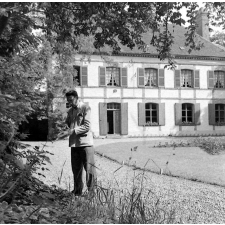 Crucey : L'instituteur du village entretient le parc