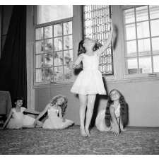 Cours d'art Martenot, château de la Guette : danse