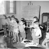 Cours d'art Martenot, château de la Guette : étude de la musique par le geste, au château de la Guette
